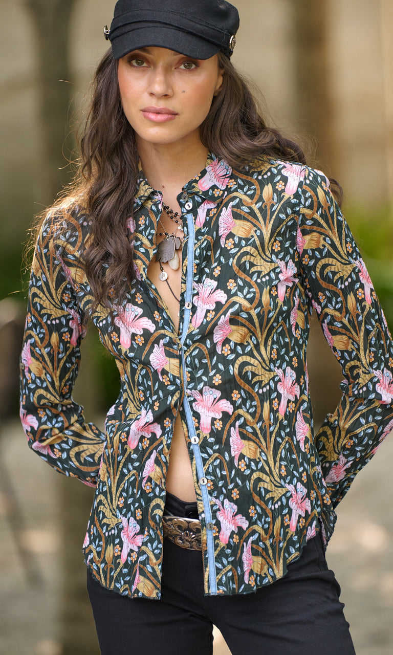 A model wears a CINO Le Havre button-down Shirt