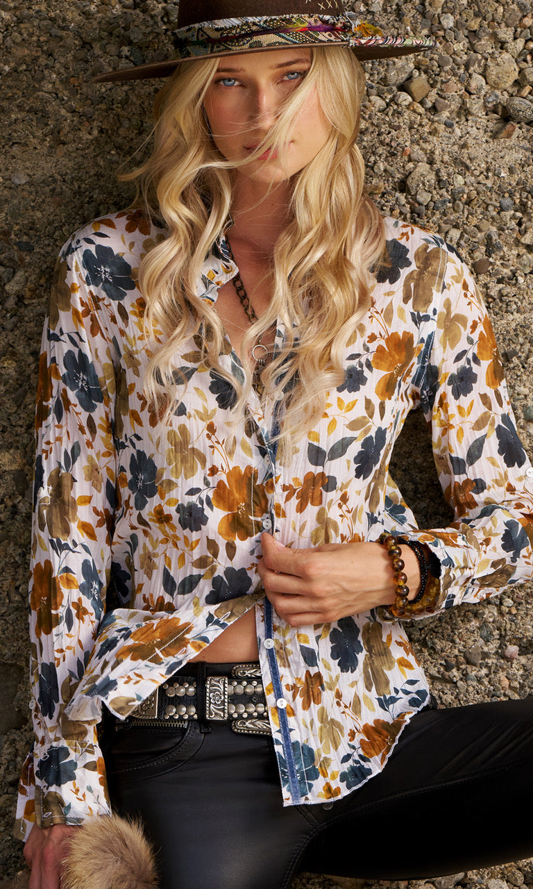 A model wears a CINO Autumn button-down Shirt