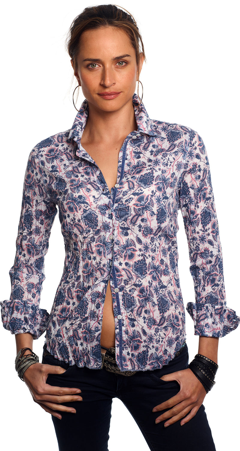 A model wears a CINO Marrakech Vintage Blue button-down Shirt