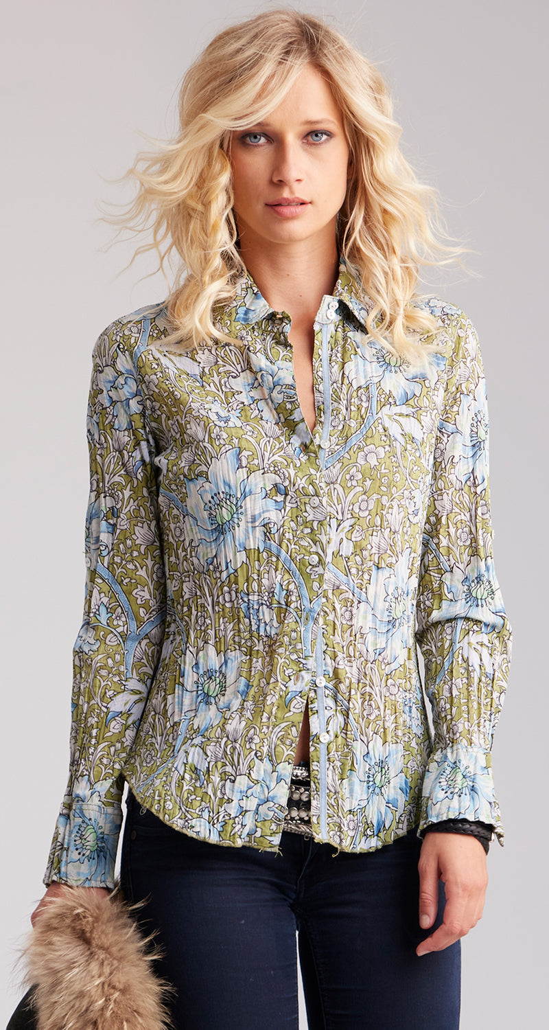 A model wears a CINO Verde Nottingham button-down Shirt