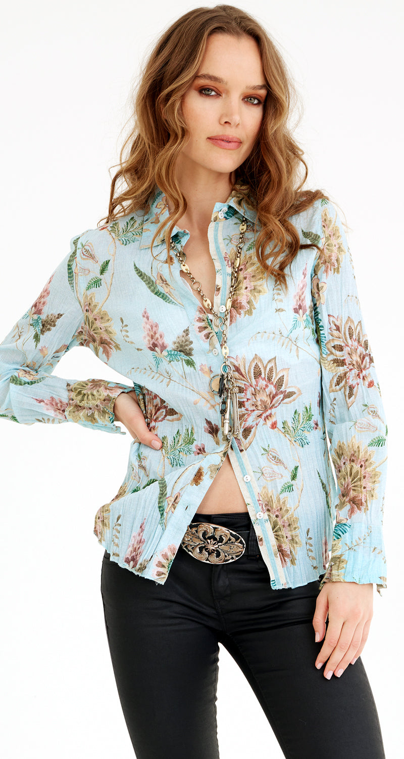 A model wears a CINO Vintage Aqua Tangier button-down Shirt